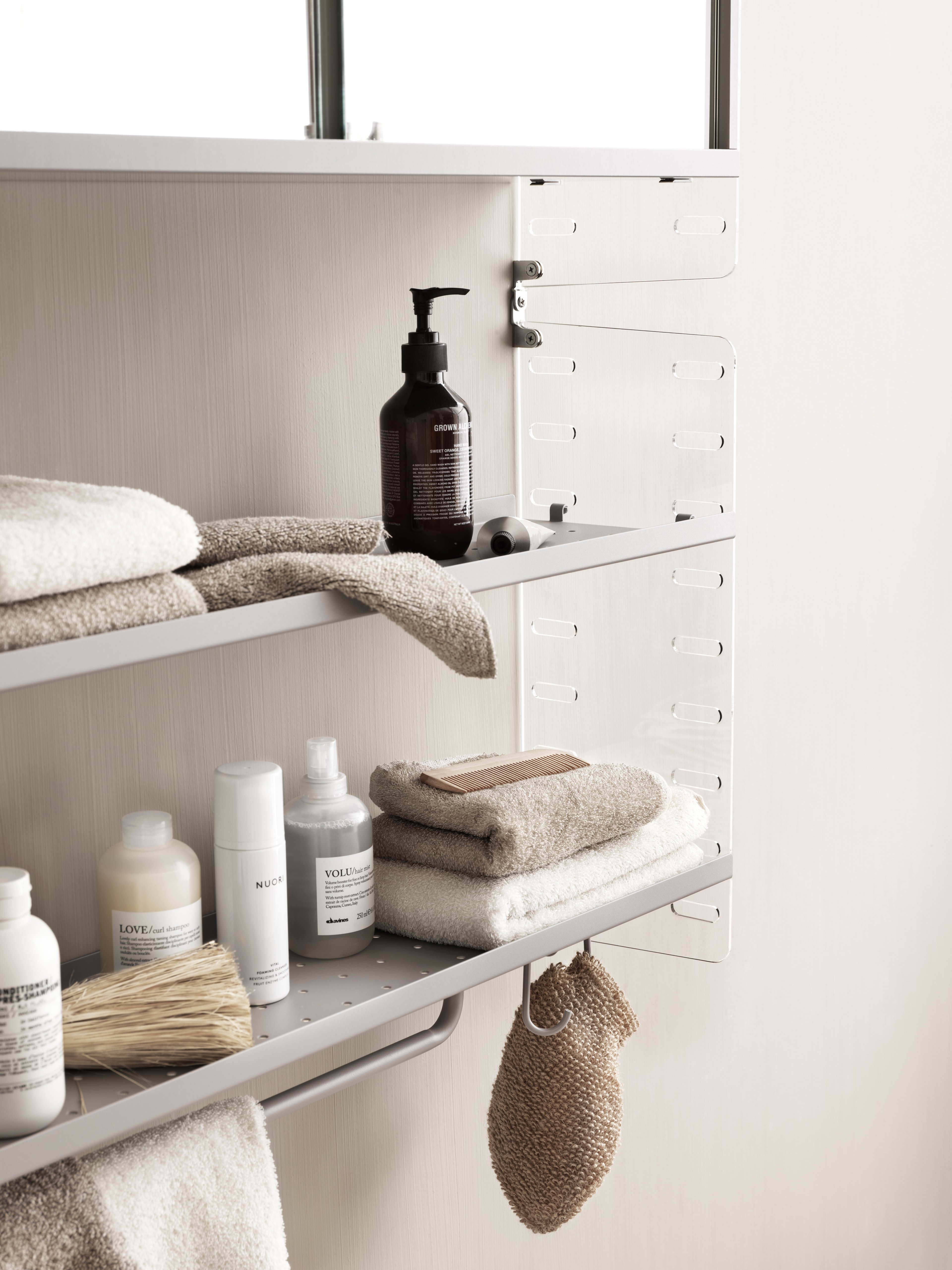 string-plex-bathroom-grey-closeup_portrait.jpg