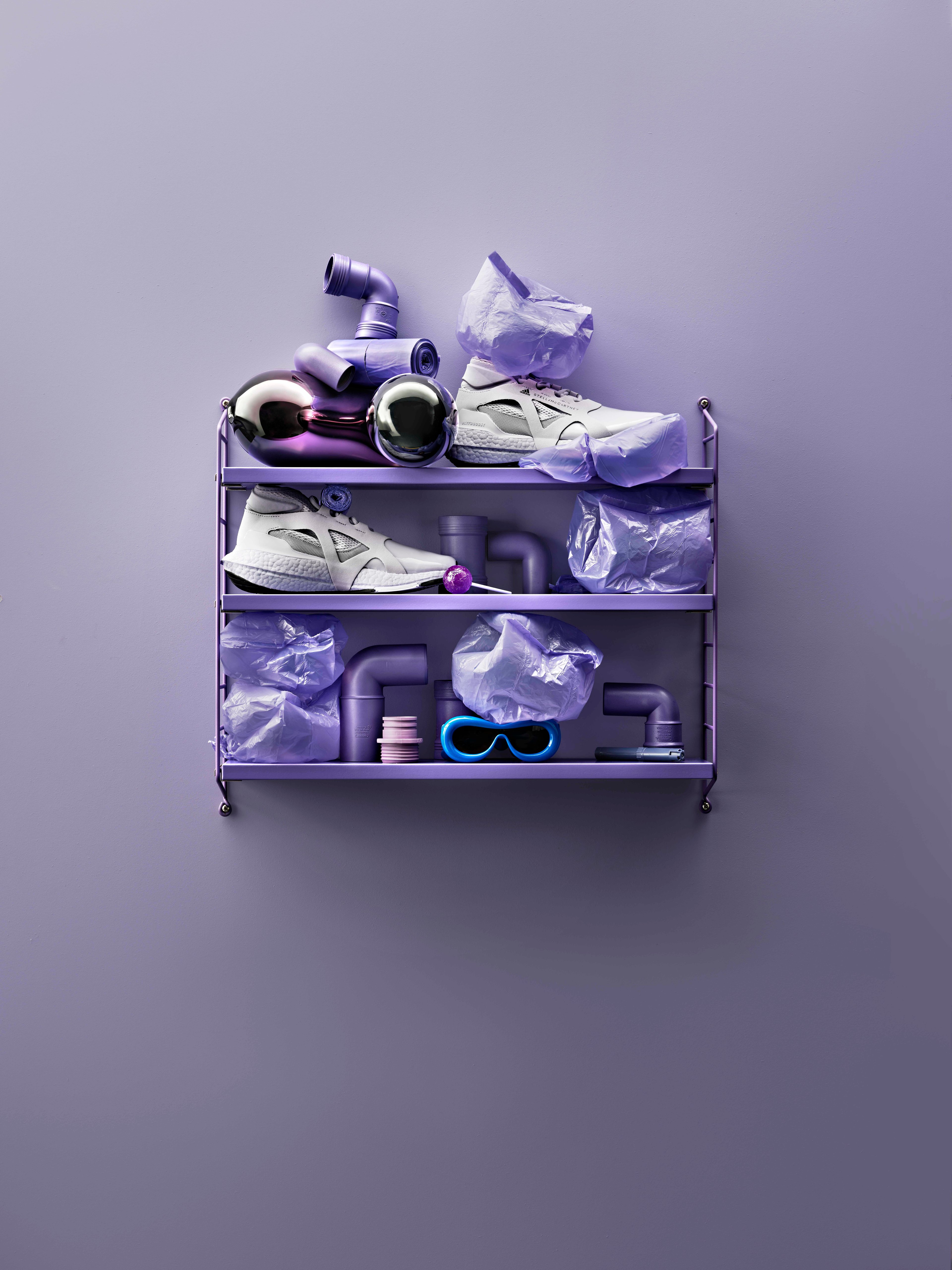 String® Pocket is sold as a complete shelf but is equally flexible as String® System. String® Pocket invites creativity and personality where you can combine two or three String® Pocket shelves into one larger shelf. Mix and match different colours and wooden alternatives to suit your style and preferences. Since the shelf is neat and practical it fits equally well as a nightstand as an extra shelf in your hallway. String® Pocket is sold as one complete unit containing two wire panels, height 50 cm, and three shelves, width 58 cm and depth 15 cm.
