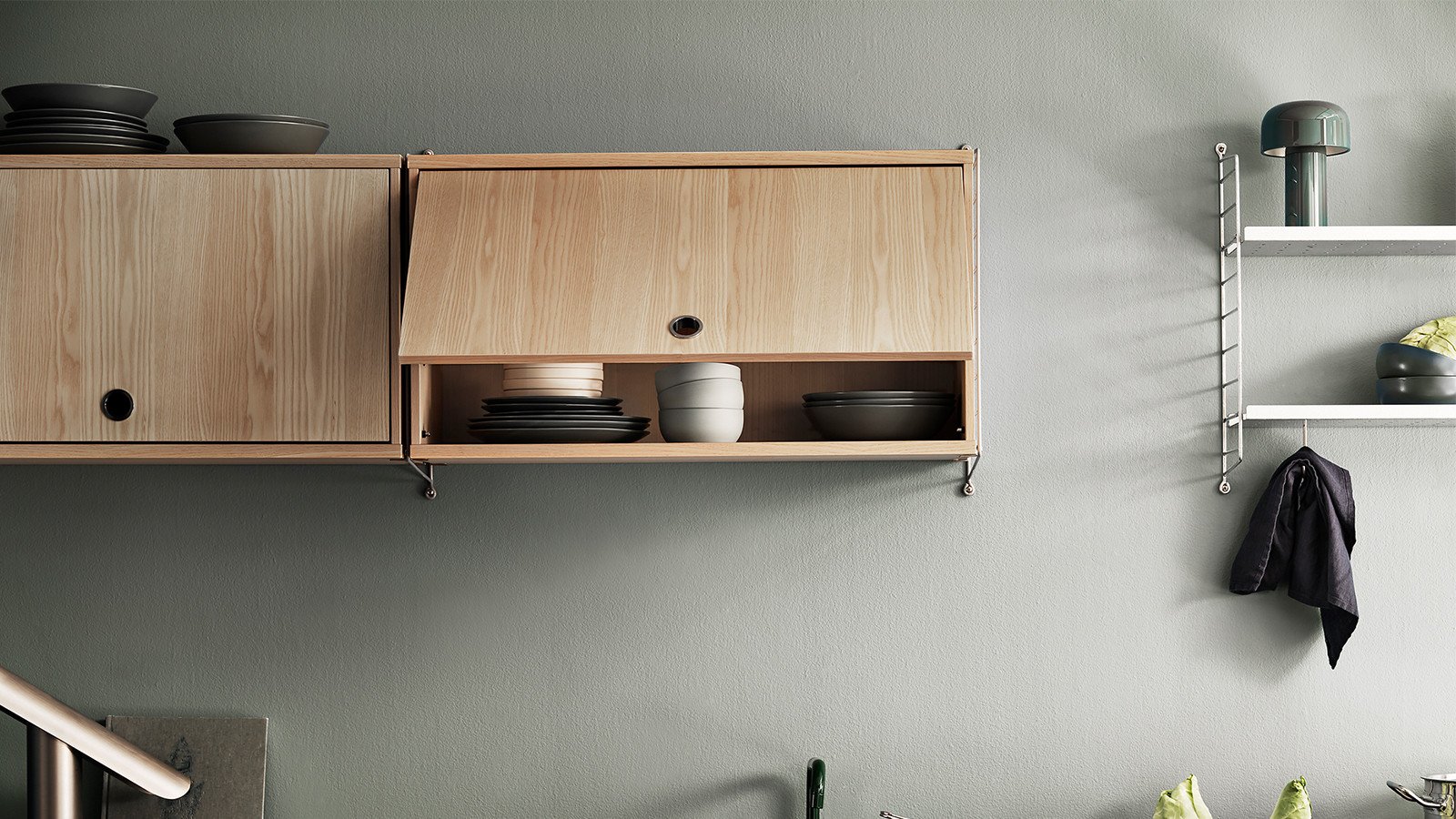 The Cabinet with flip door is available in two widths, 78 cm and 58cm, and one depth, 30 cm. The height of the cabinet is 42 cm. The cabinet fits together with all 30 cm deep wire and plex panels from String® System. The cabinet consists of one adjustable inner shelf. The internal dimensions are w75/w54 x d28.5 x h38 cm. The cabinet is delivered unassembled.