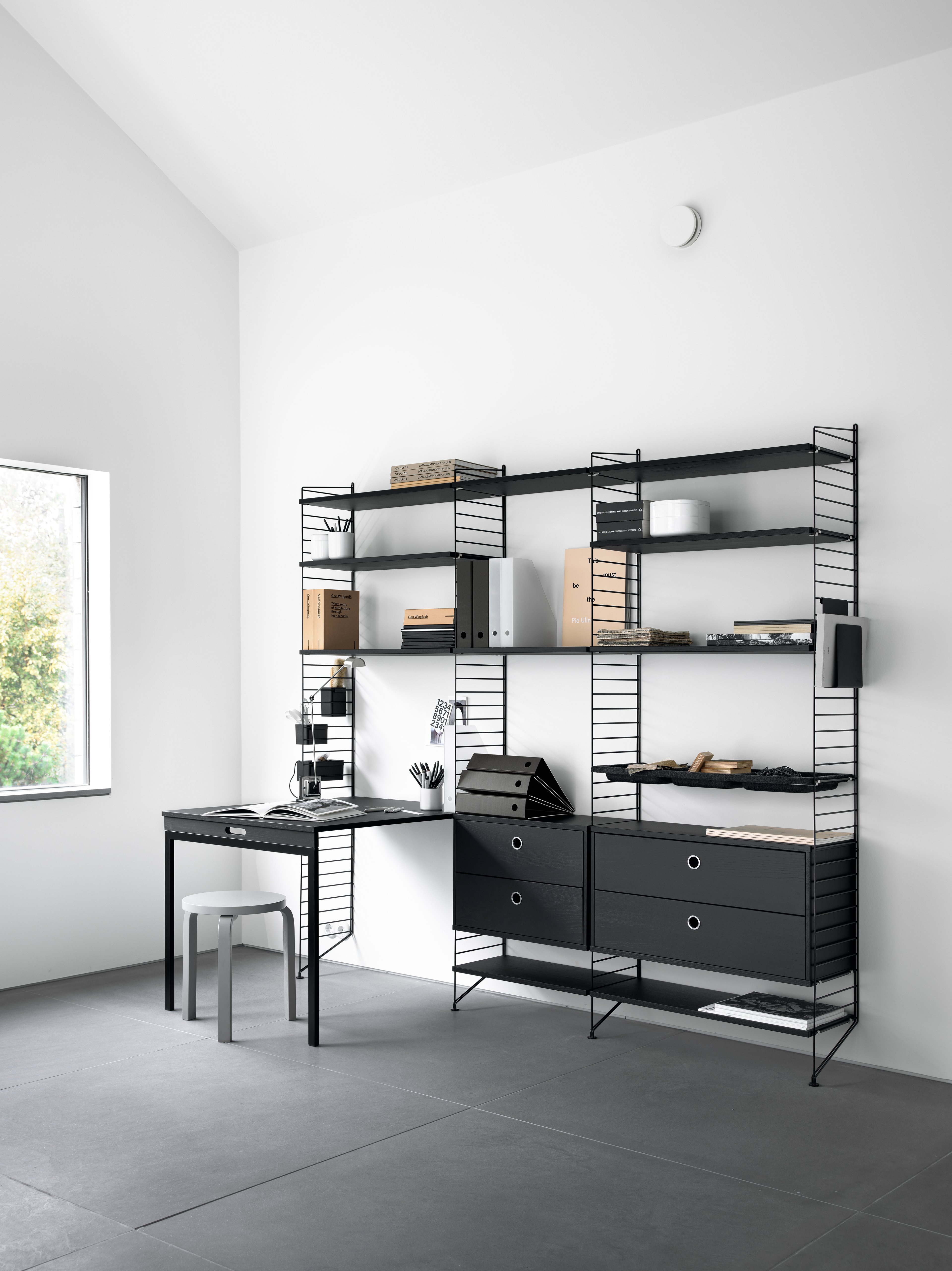 Regardless if your workspace is situated at the office or at home – we have the solution that covers all your needs. This two-section workspace gives you plenty of storage possibilities and the choice to make it even neater by folding down your desk.