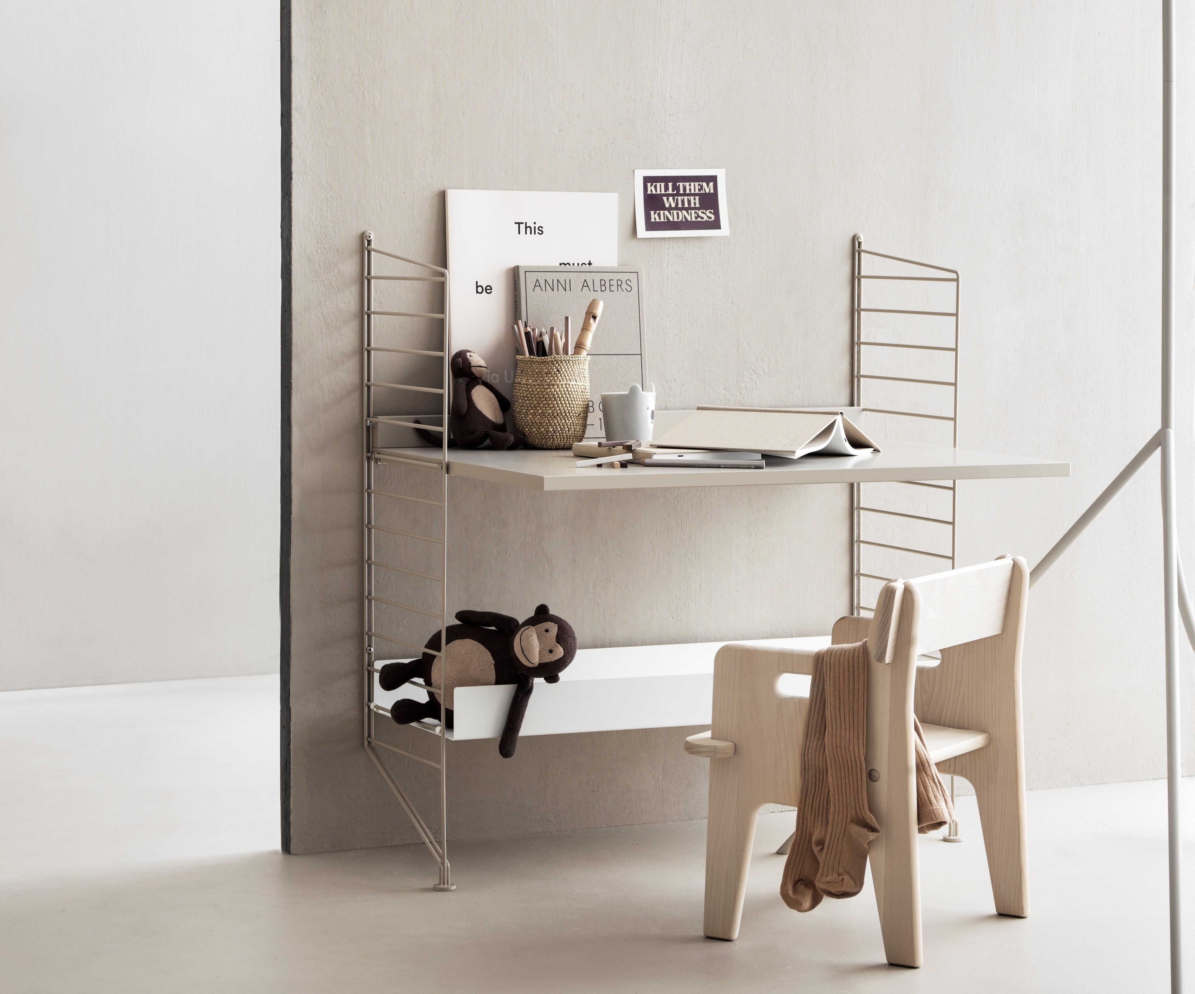 The work desk is available in one size, 78x58 cm and fits into wire panels from String® System with depth 30 cm. The work desk can easily be adjusted to your preferred height and can be used in an office, kitchen, hallway, or any other room where you might have the need for an additional table. Make your workspace complete by mounting a works drawer underneath the work desk where you can store pens, notebooks, and such. Each packaging contains one work desk, one ledge to place against the wall to stabilize the work desk along with brackets. Choose among different colours and wood types.