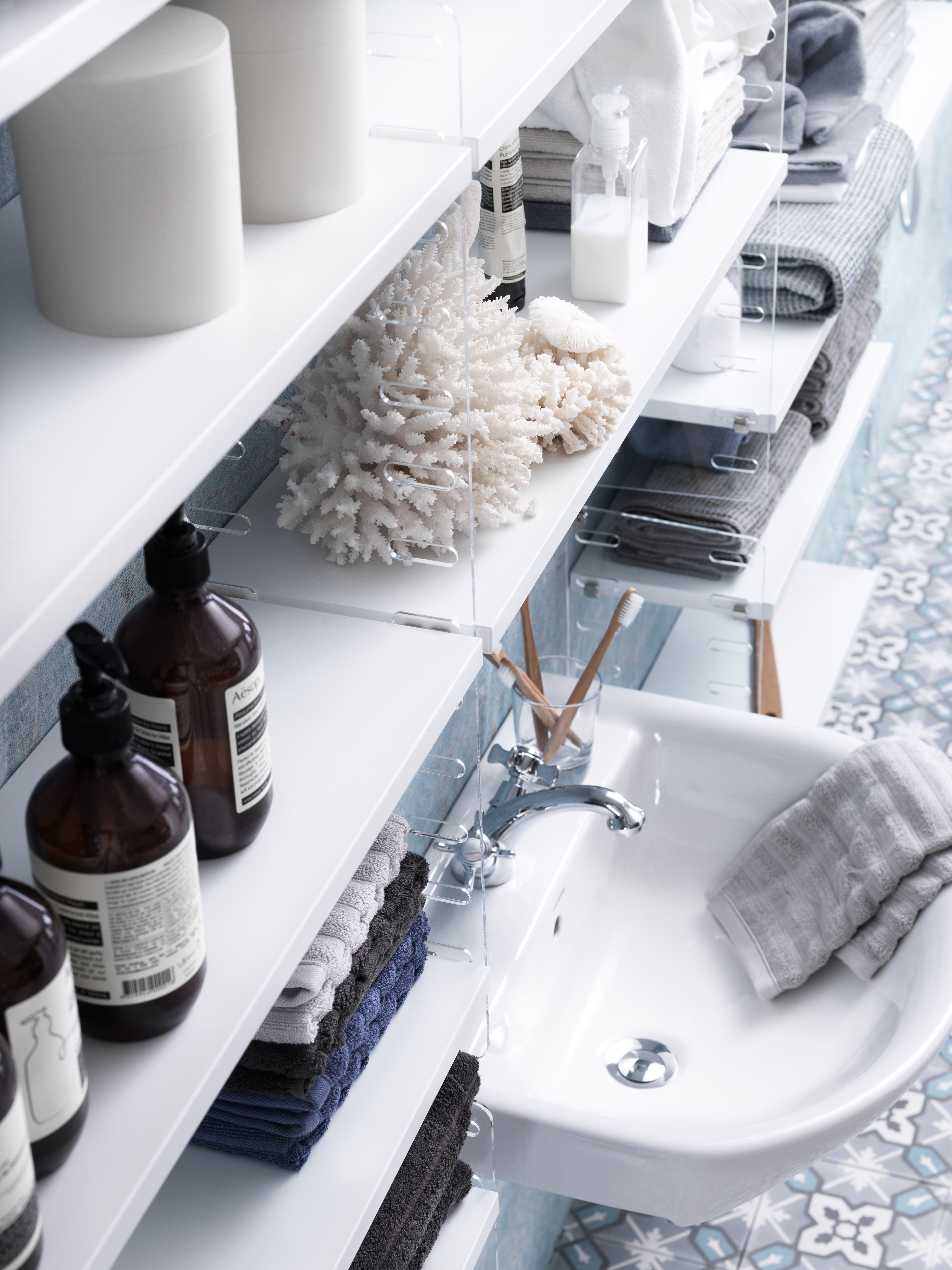 The plex wall panels are available in two heights, 50 and 75 cm, along with two depths, 20 and 30 cm. The panels are the base when building your string shelf. When the panels are decided you can start adding products from String® System. Choose among different shelves, cabinets, and drawers. The wall panels are mounted onto a wall and do not touch either the floor or ceiling. The panels are made of laser cut clear Perspex, which gives the shelf an extra light appearance. The panels come in two different packaging’s, either with one wall panel or two wall panels.