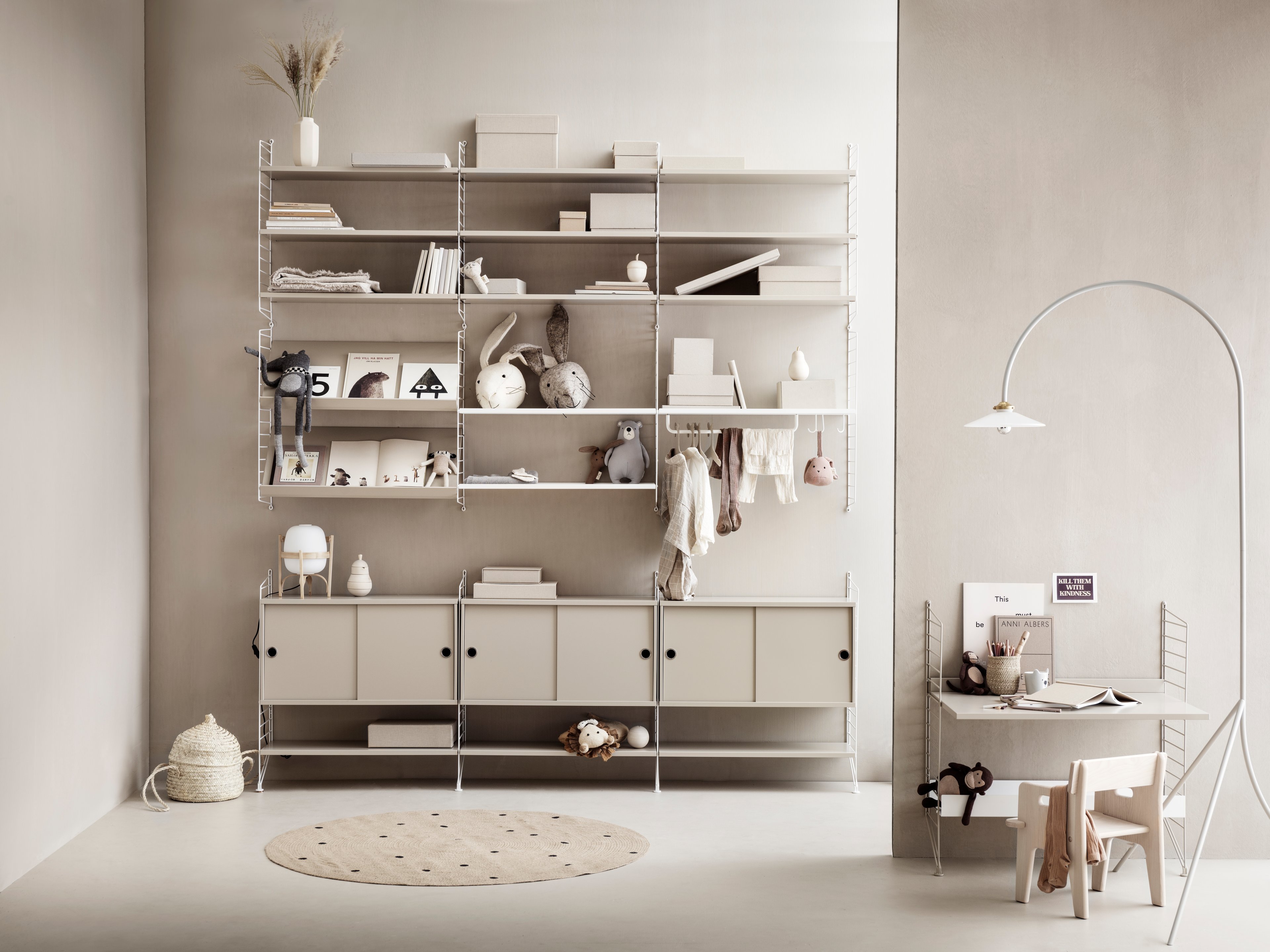 The metal shelves with high edge are available in two widths, 58 and 78 cm, along with two depths, 20 and 30 cm. The shelves are easy to move around and fit into wire and plex panels from String® System if the shelves and panels have the same depth. The 7 cm high edge creates character and valuable storage space. The perforated shelves are the optimal base to be creative with our accessories. Add hooks, rods, or hanger racks to design your own unique shelf. Each packaging contains one metal shelf.