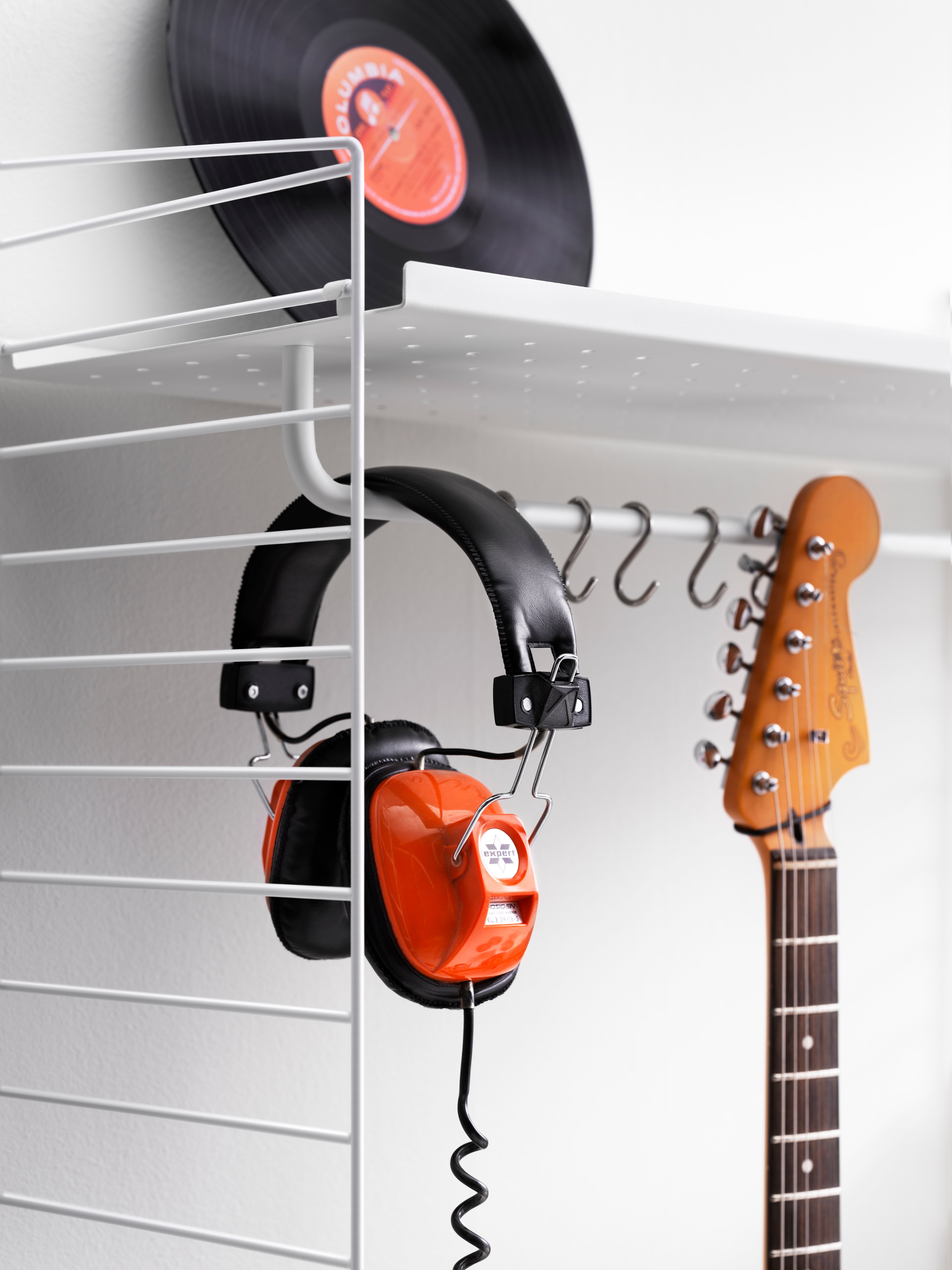 The S hooks are created to optimize a shelving combination and fit together with wire panels. The S-hooks help you to keep your coats and bags in order, or why not use them to display something more decorative like a hanging pot. Each packaging contains 5 S-hooks.