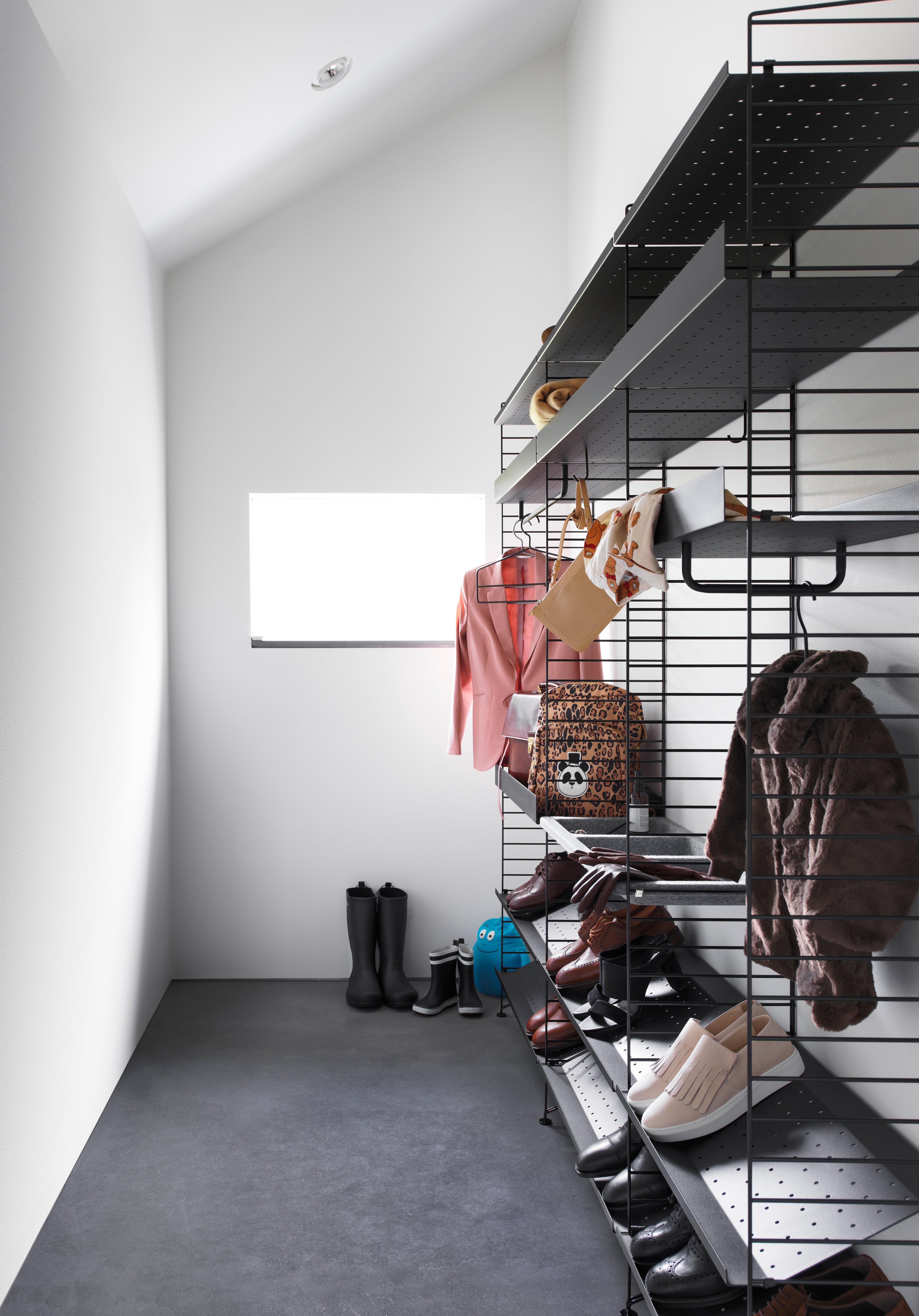 The shoe shelves are available in two widths, 58 and 78 cm, along with one depth, 30 cm. The shoe shelves fit into wire panels from String® System if the depth of the panels is 30 cm. The shoe shelves will help to keep your hallway and wardrobe tidy. You will fit 2-3 pair of shoes on a 58 cm wide shoe shelf and 4-6 pair of shoes on a 78 cm wide shoe shelf. Each packaging contains one shoe shelf.