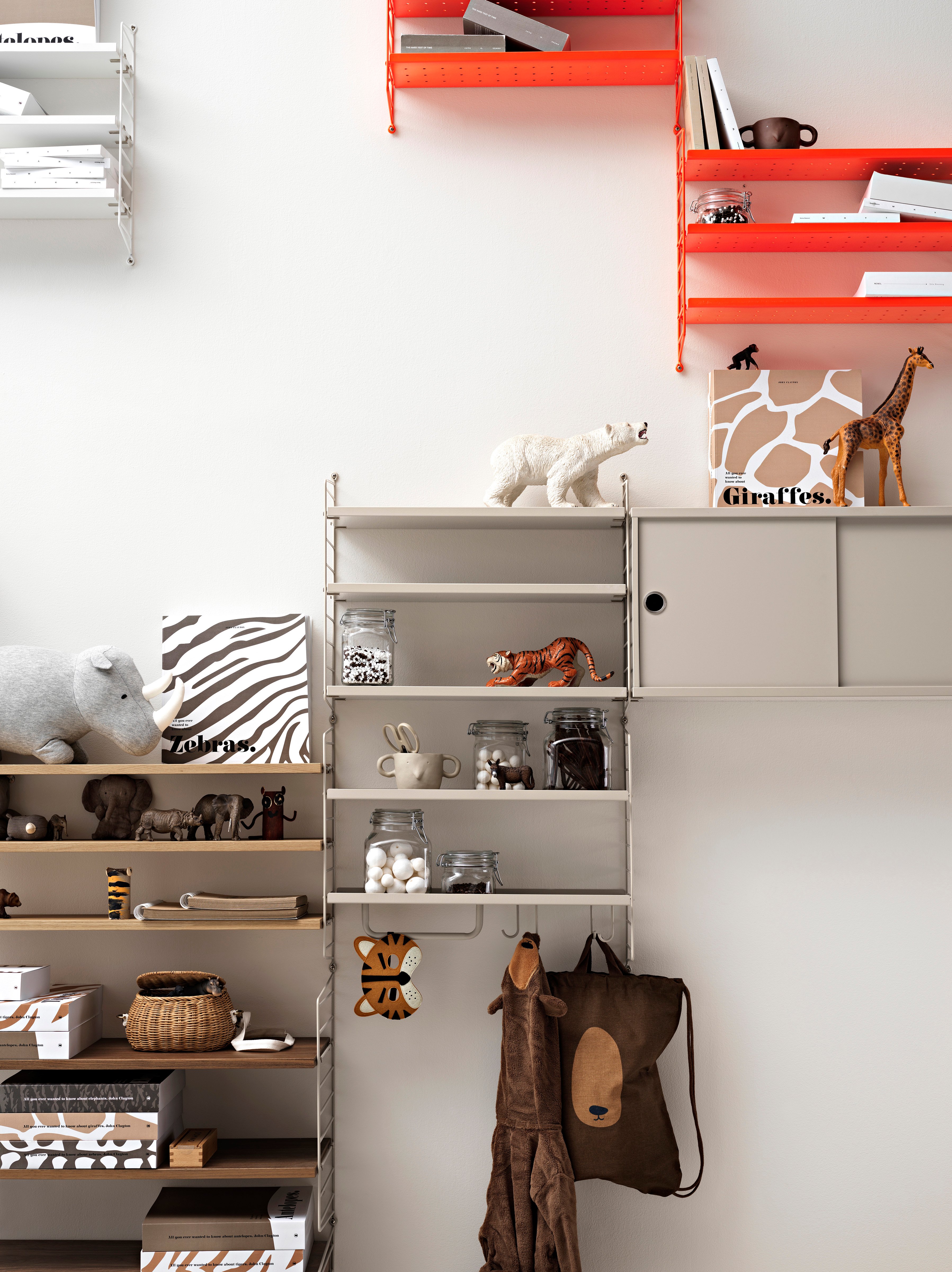 The metal shelves with low edge are available in two widths, 58 and 78 cm, along with two depths, 20 and 30 cm. The shelves are easy to move around and fit into wire and plex panels from String® System if the shelves and panels have the same depth. The 2 cm high edge makes the shelves blend right into a shelving combination with wooden shelves. The perforated shelves are the optimal base to be creative with our accessories. Add hooks, rods, or hanger racks to design your own unique shelf. Each packaging contains one metal shelf.