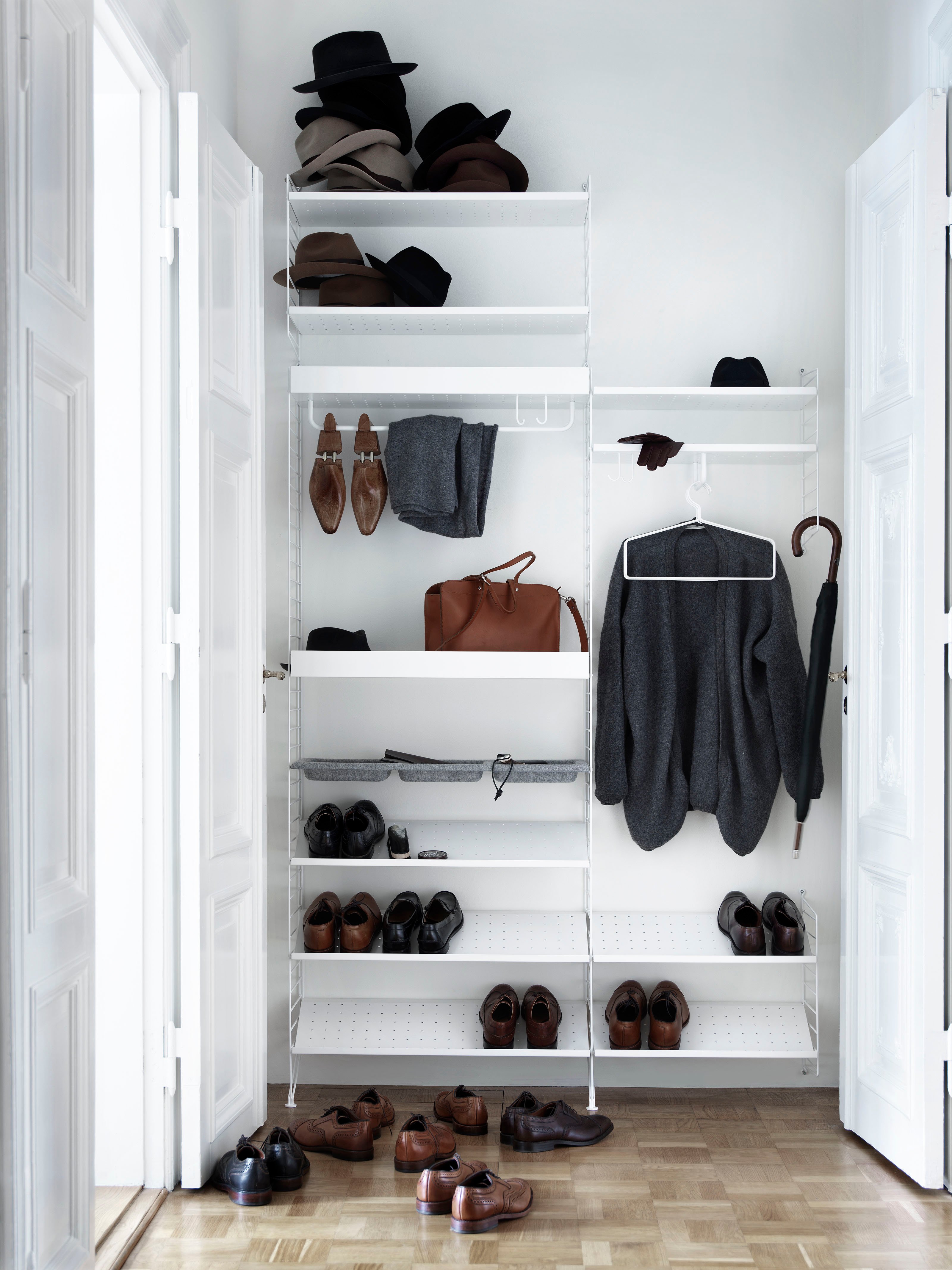 The shoe shelves are available in two widths, 58 and 78 cm, along with one depth, 30 cm. The shoe shelves fit into wire panels from String® System if the depth of the panels is 30 cm. The shoe shelves will help to keep your hallway and wardrobe tidy. You will fit 2-3 pair of shoes on a 58 cm wide shoe shelf and 4-6 pair of shoes on a 78 cm wide shoe shelf. Each packaging contains one shoe shelf.
