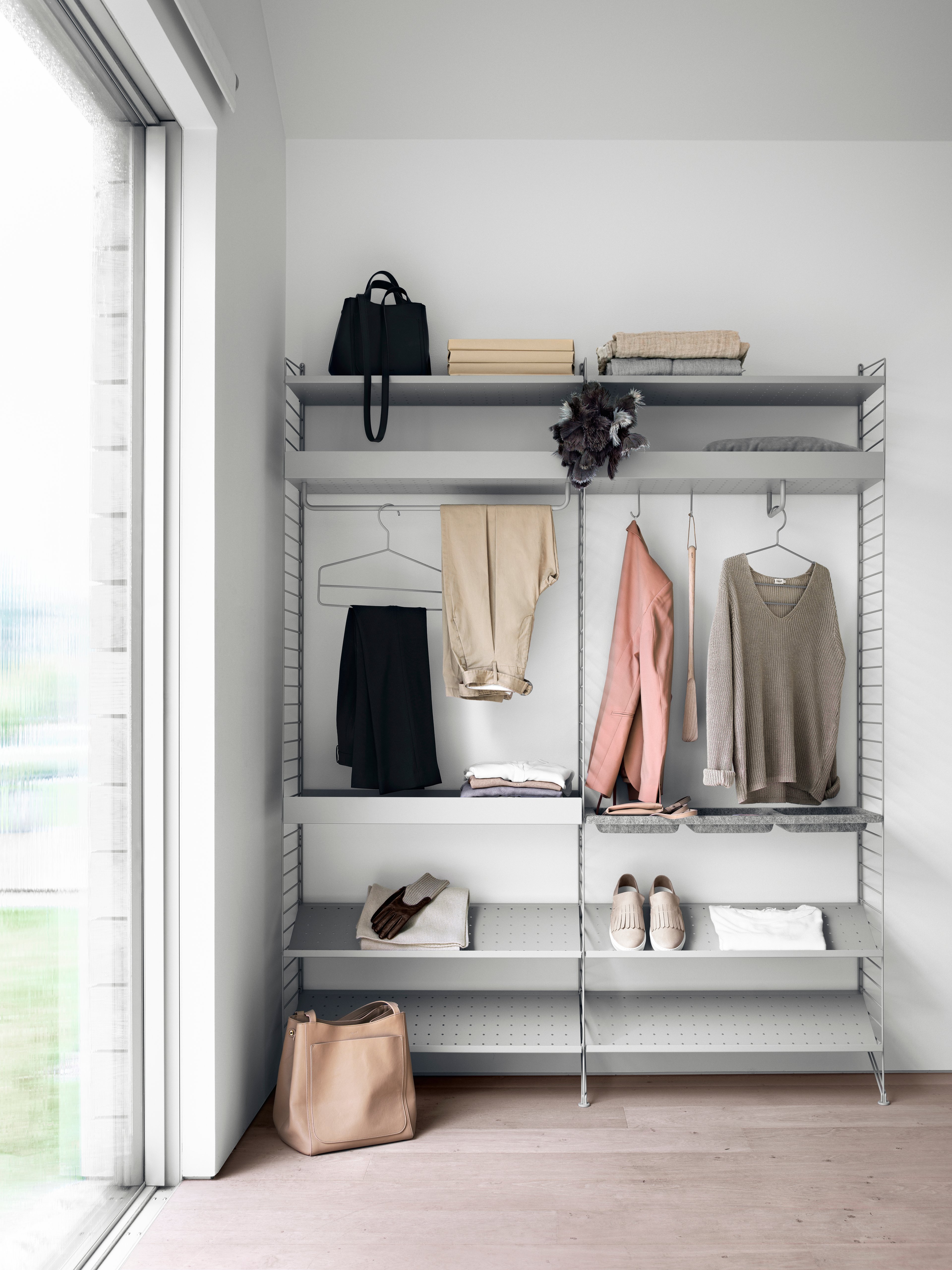 The floor panels are available in three heights, 85 cm, 115 cm, 200 cm along with one depth, 30 cm. The panels are the base when building your string shelf. When the panels are decided you can start adding products with 30 cm depth from String® System. Choose among shelves, cabinets, drawers, magazine shelves and more. The foot of the floor panel rests against the floor which makes the shelf stable while appearing light and airy. Make your shelf even more functional and unique by adding organizers, knife holder or a magazine holder, which all are placed on the panel’s threads. The panels come in two different packaging’s, either with one floor panel or two floor panels.