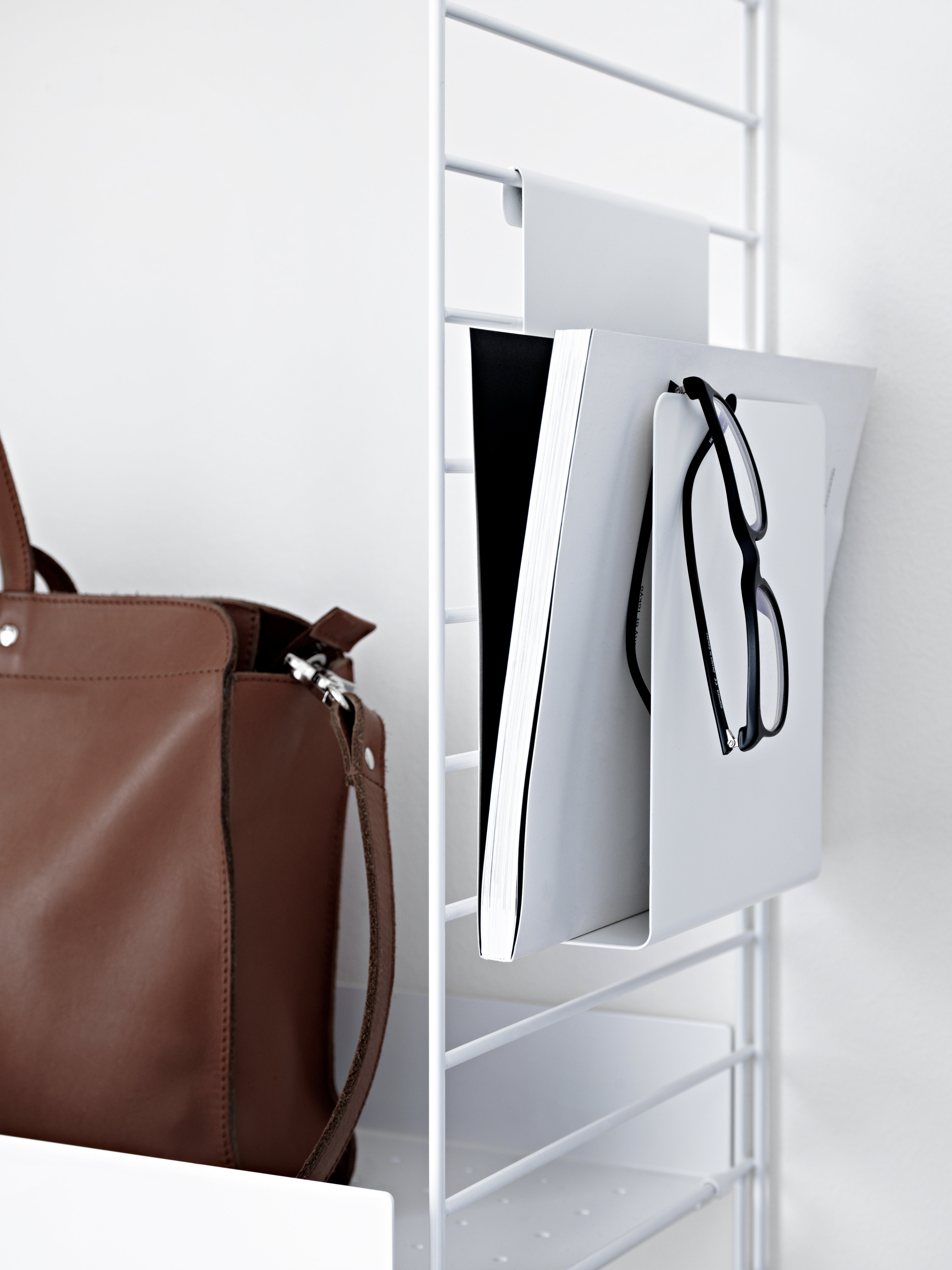 em-string-plus-magazineholder-closeup_portrait.jpg
