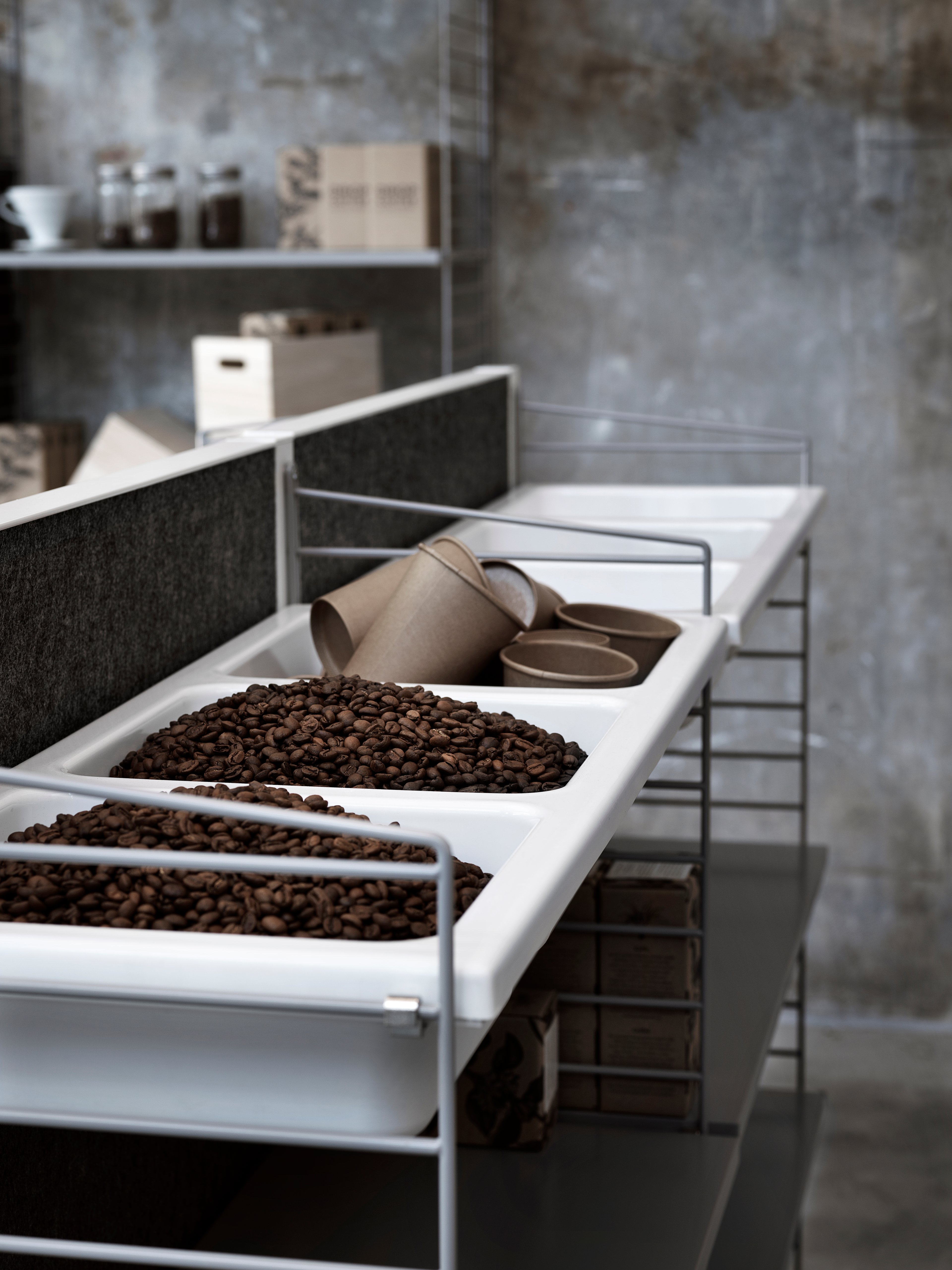 The floor panels are available in three heights, 85 cm, 115 cm, 200 cm along with one depth, 30 cm. The panels are the base when building your string shelf. When the panels are decided you can start adding products with 30 cm depth from String® System. Choose among shelves, cabinets, drawers, magazine shelves and more. The foot of the floor panel rests against the floor which makes the shelf stable while appearing light and airy. Make your shelf even more functional and unique by adding organizers, knife holder or a magazine holder, which all are placed on the panel’s threads. The panels come in two different packaging’s, either with one floor panel or two floor panels.